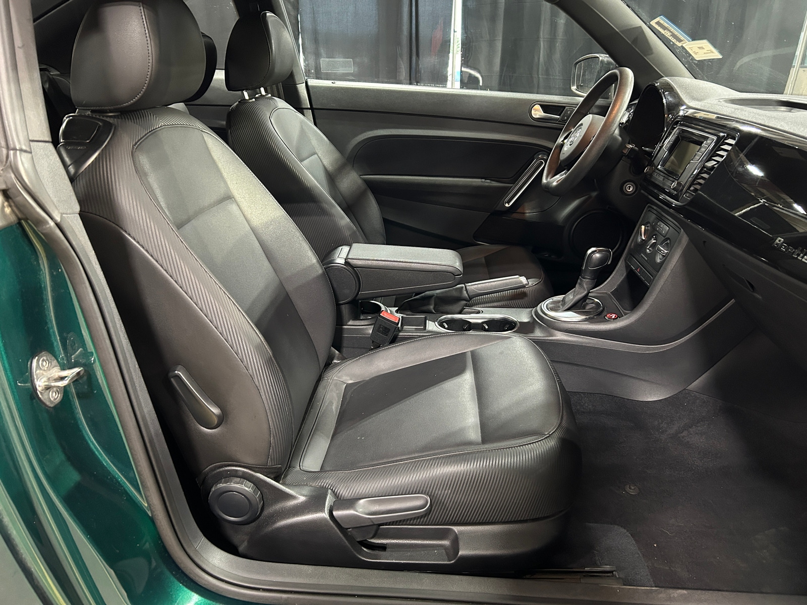 Thumbnail: 2017 Volkswagen Beetle - 2
