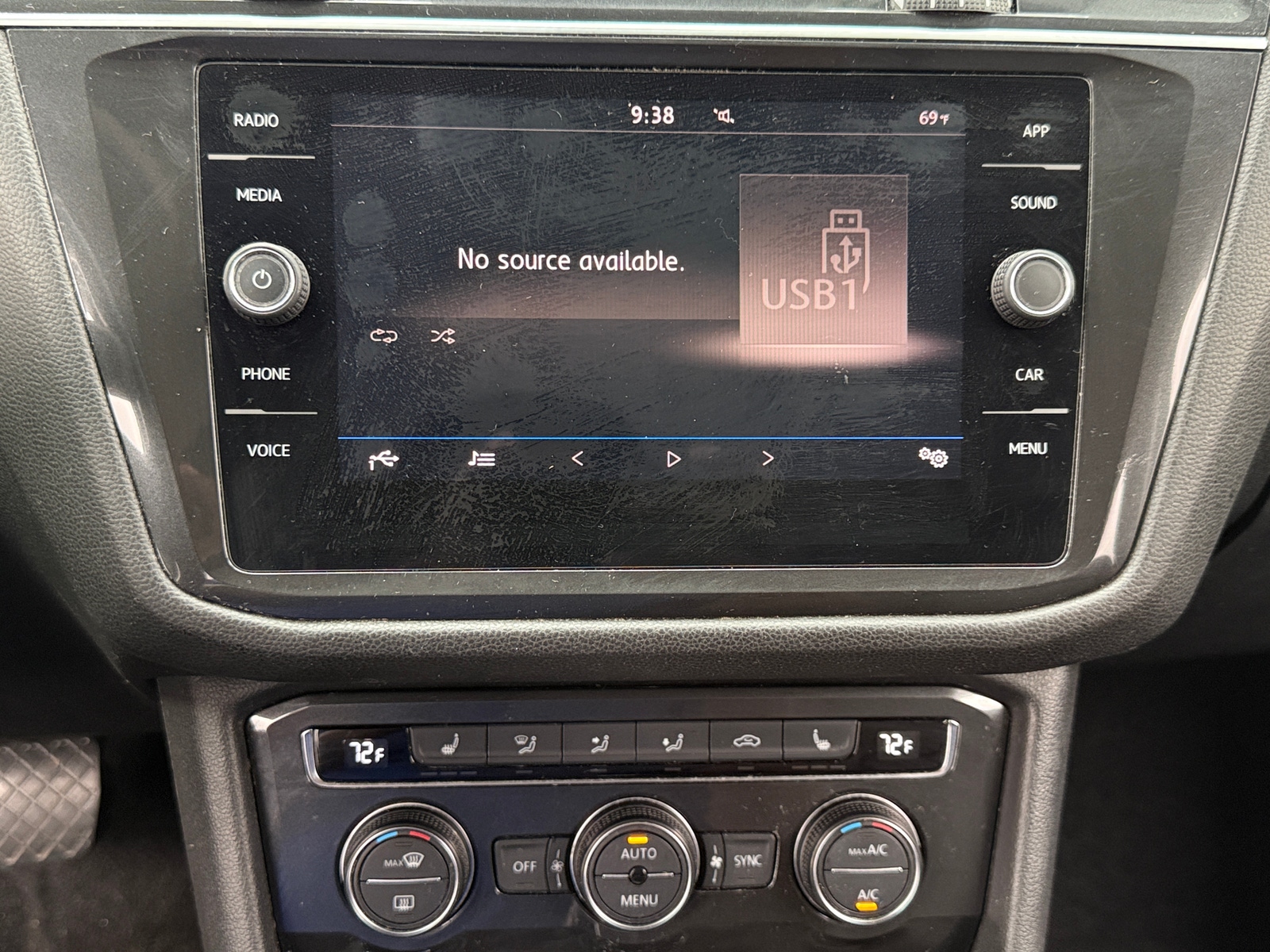 Thumbnail: 2018 Volkswagen Tiguan - 3