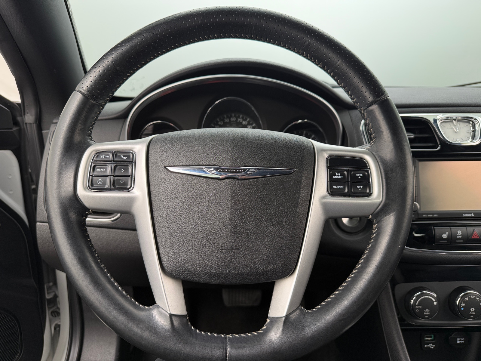 Thumbnail: 2011 Chrysler 200 - 4