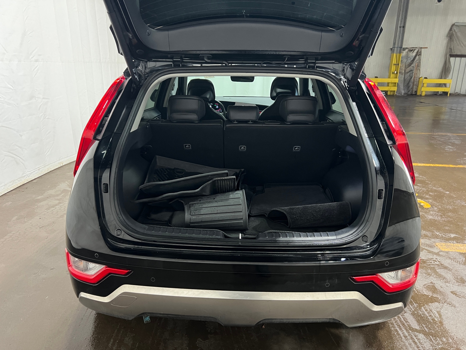 Thumbnail: 2024 Kia Niro - 6