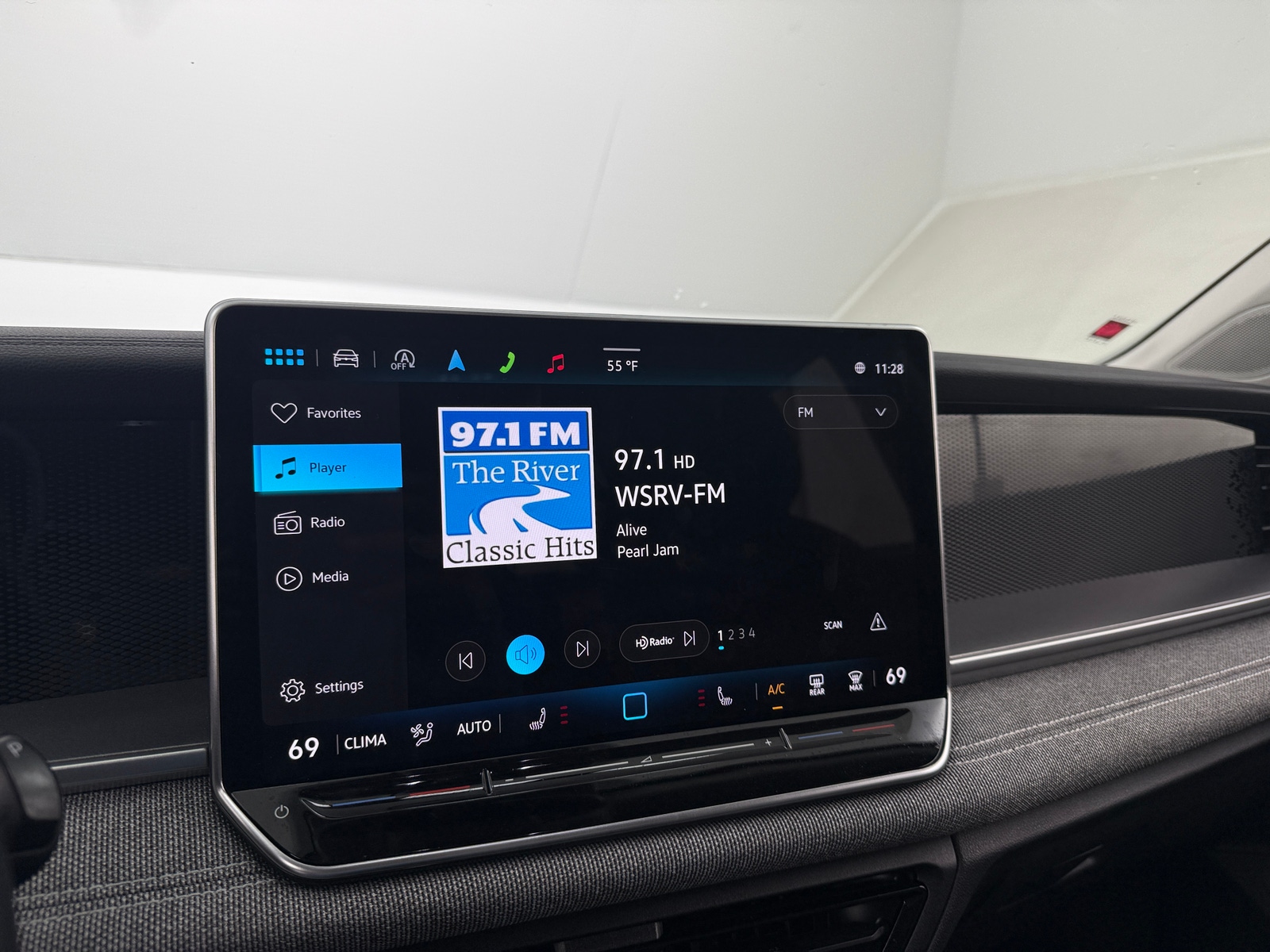 Thumbnail: 2025 Volkswagen Tiguan - 4