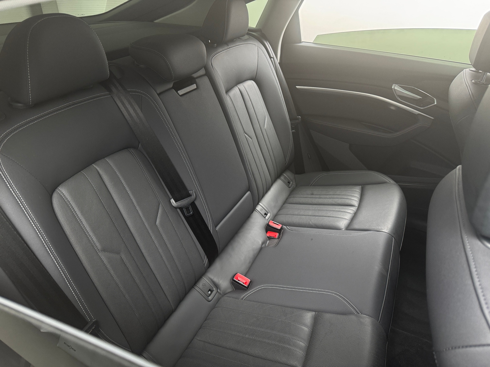 Thumbnail: 2020 Audi e-tron S - 5