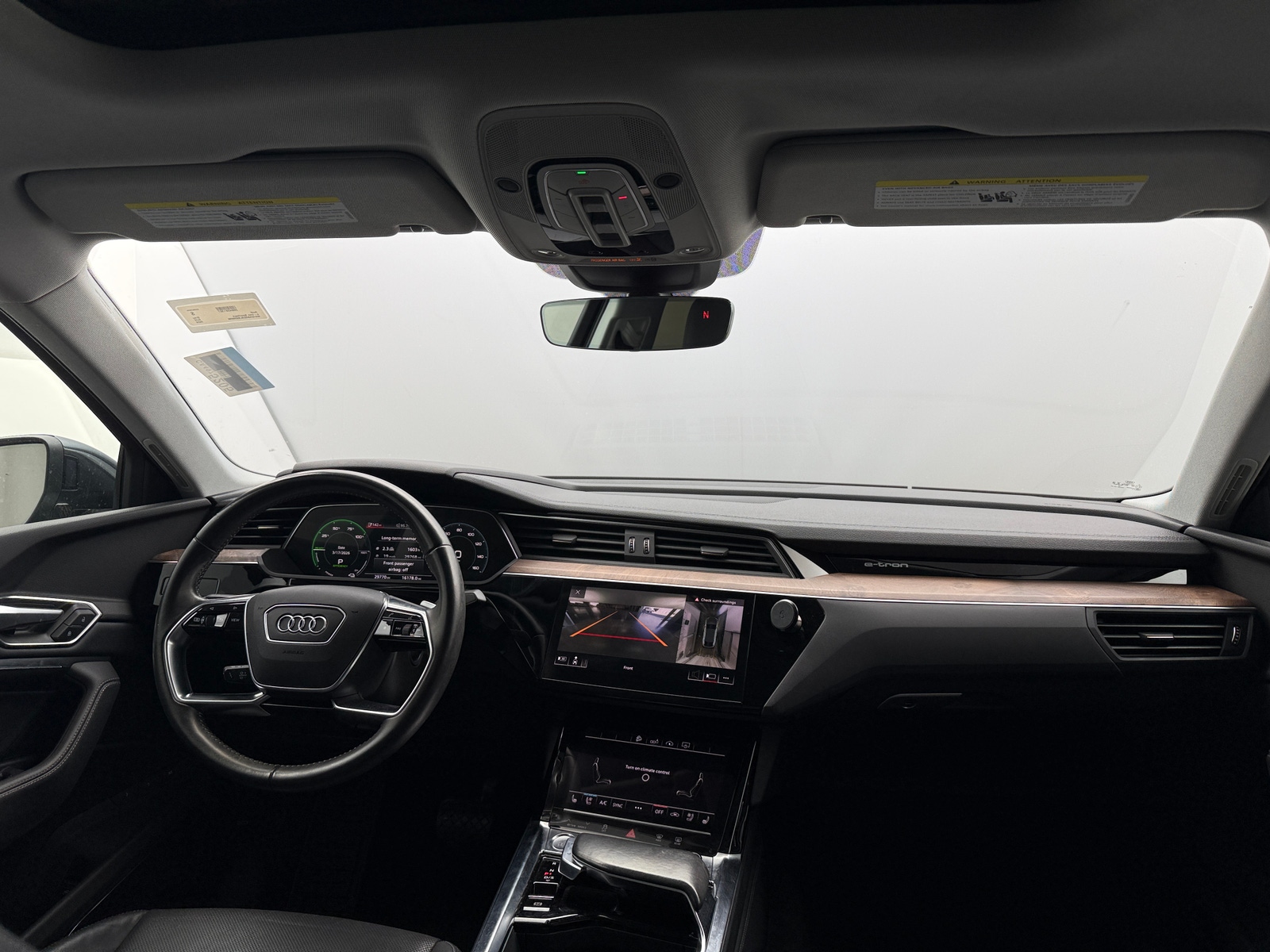 Thumbnail: 2020 Audi e-tron S - 2