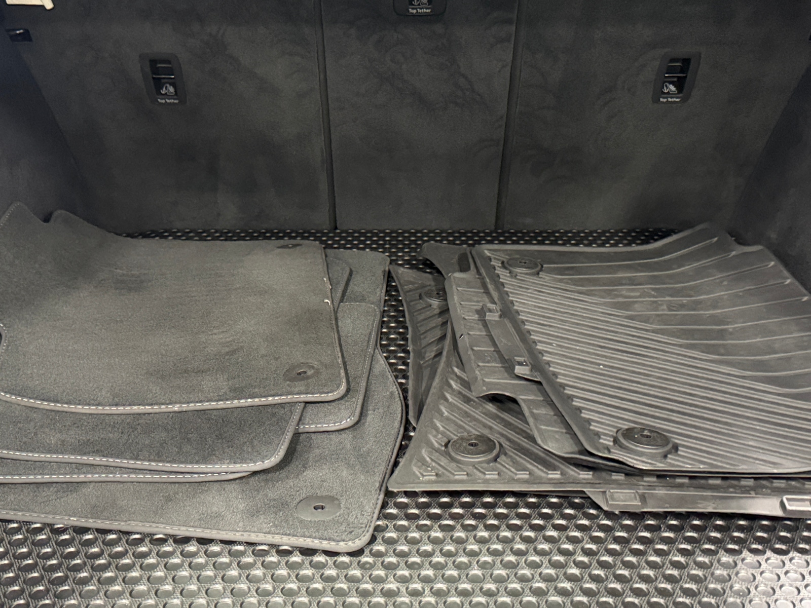 Thumbnail: 2020 Audi e-tron S - 6