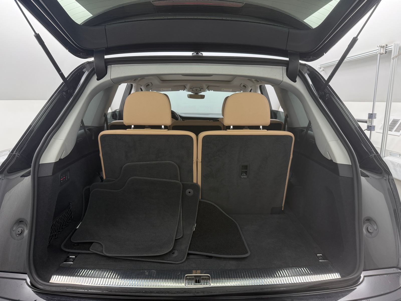 Thumbnail: 2021 Audi Q7 - 6