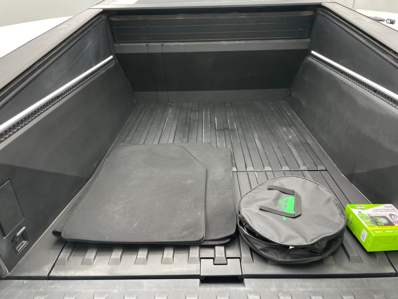 Thumbnail: 2024 Tesla Cybertruck - 6