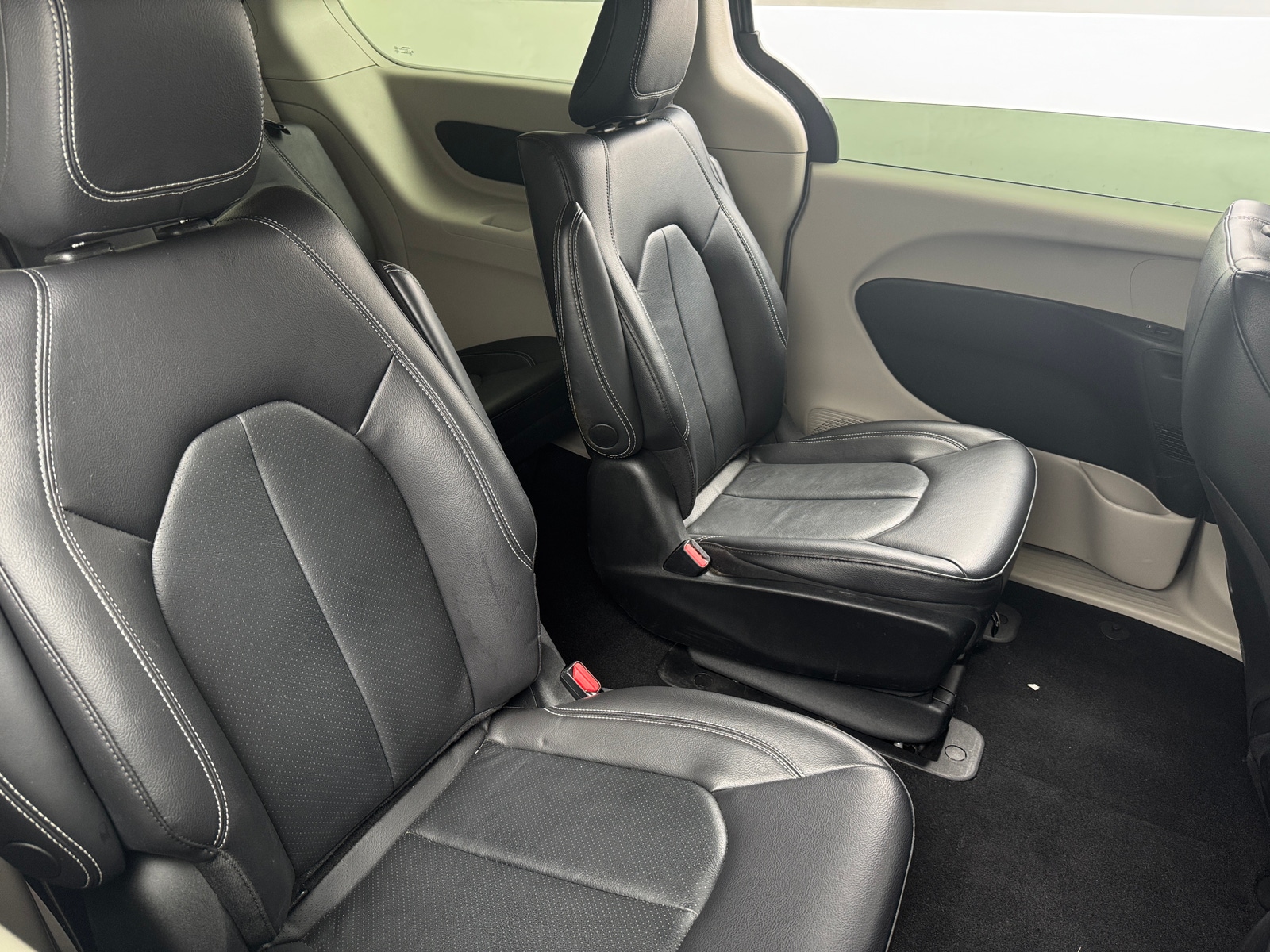 Thumbnail: 2022 Chrysler Pacifica - 5