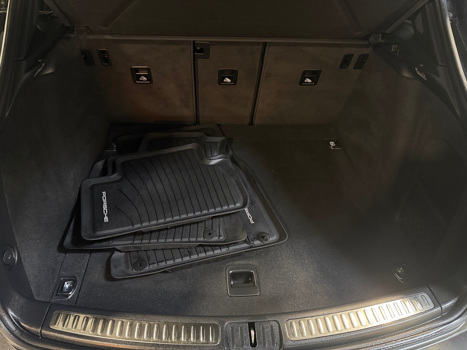 Thumbnail: 2022 Porsche Macan - 6