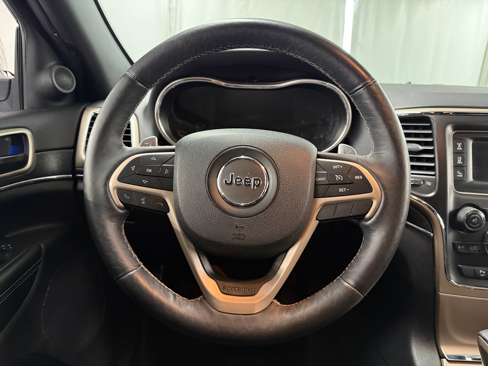 Thumbnail: 2017 Jeep Grand Cherokee - 4