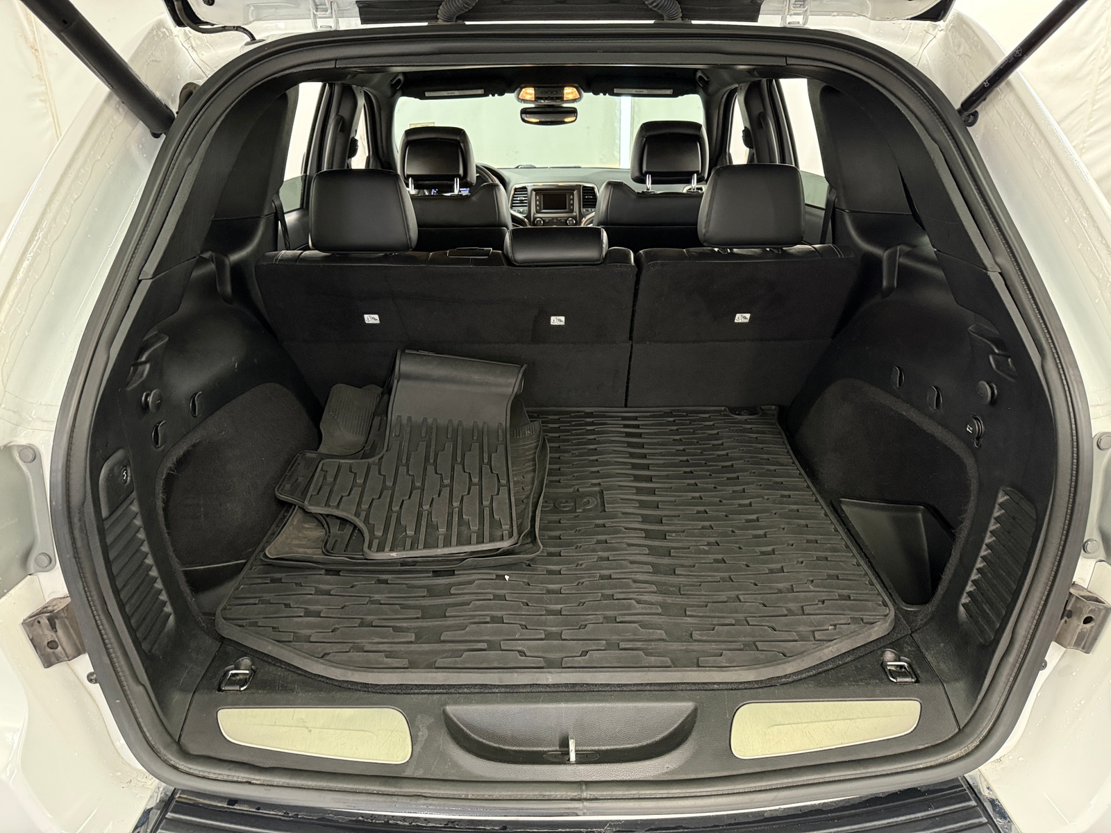 Thumbnail: 2017 Jeep Grand Cherokee - 6