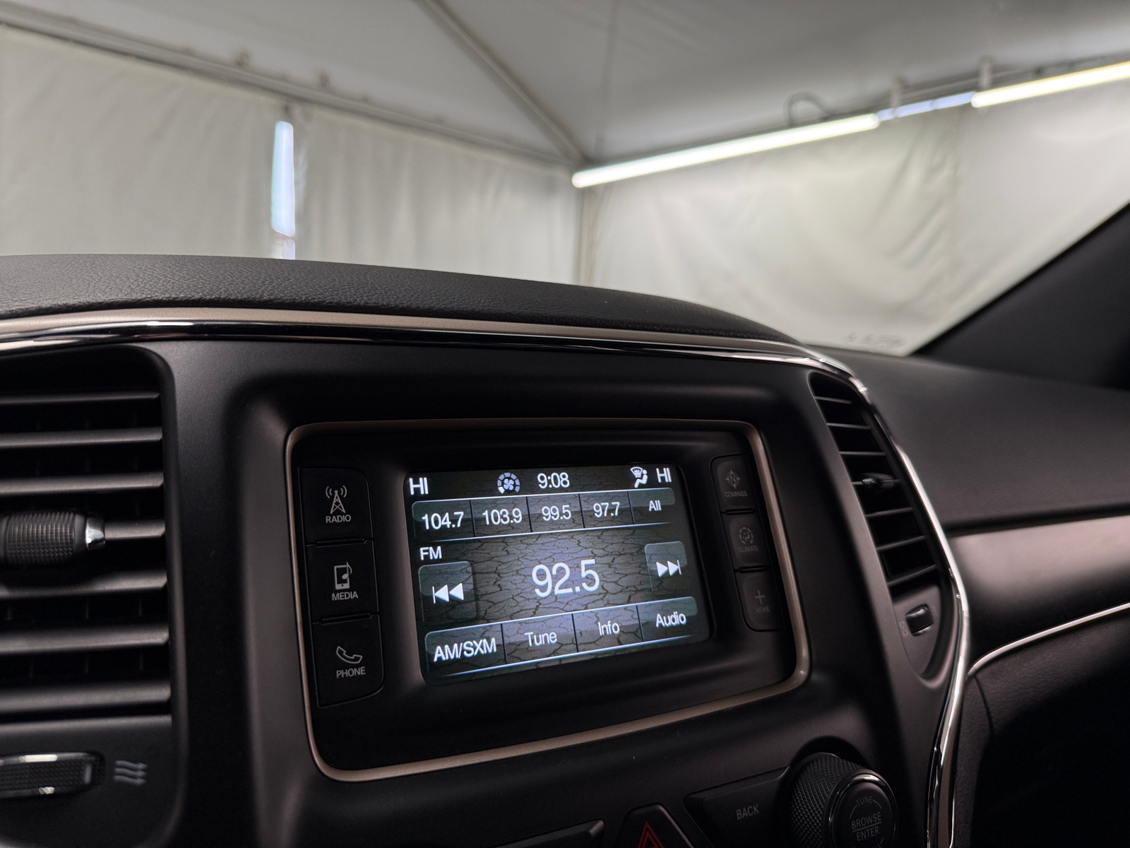 Thumbnail: 2017 Jeep Grand Cherokee - 3