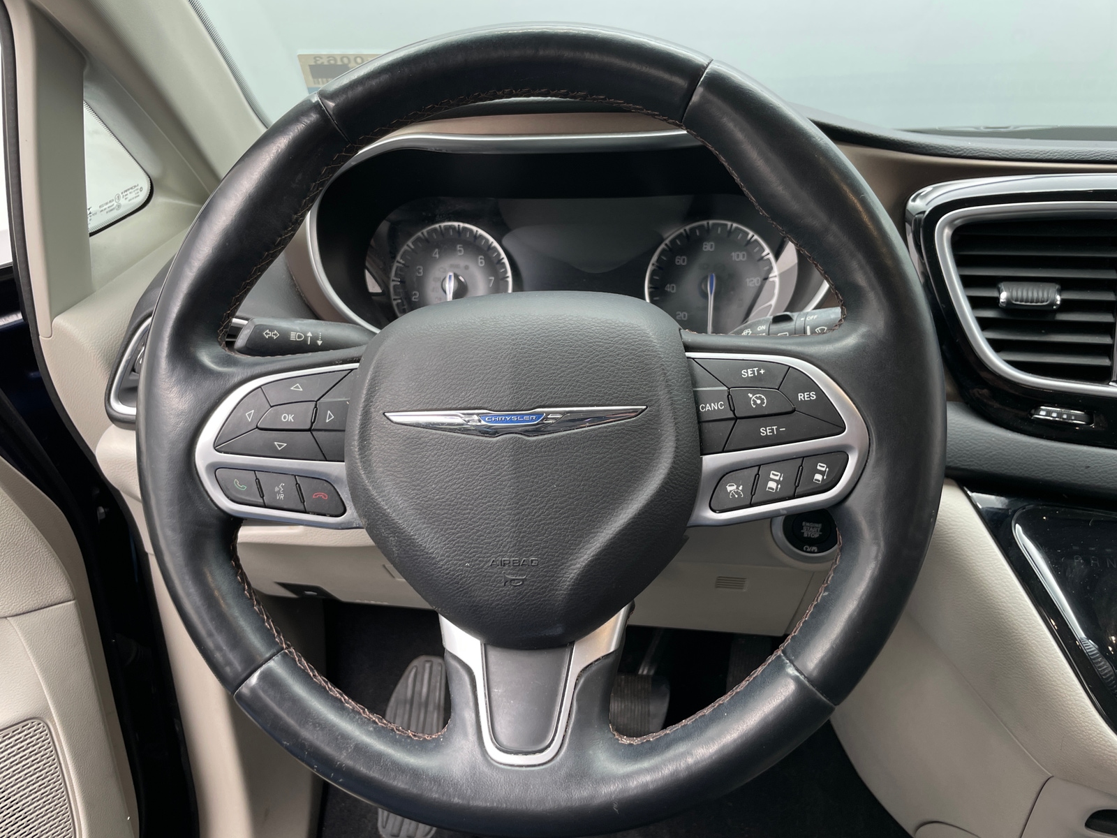 Thumbnail: 2017 Chrysler Pacifica - 4