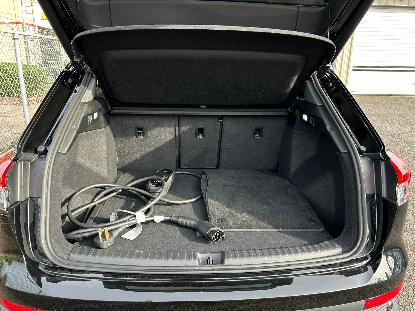 Thumbnail: 2023 Audi Q4 e-tron - 6