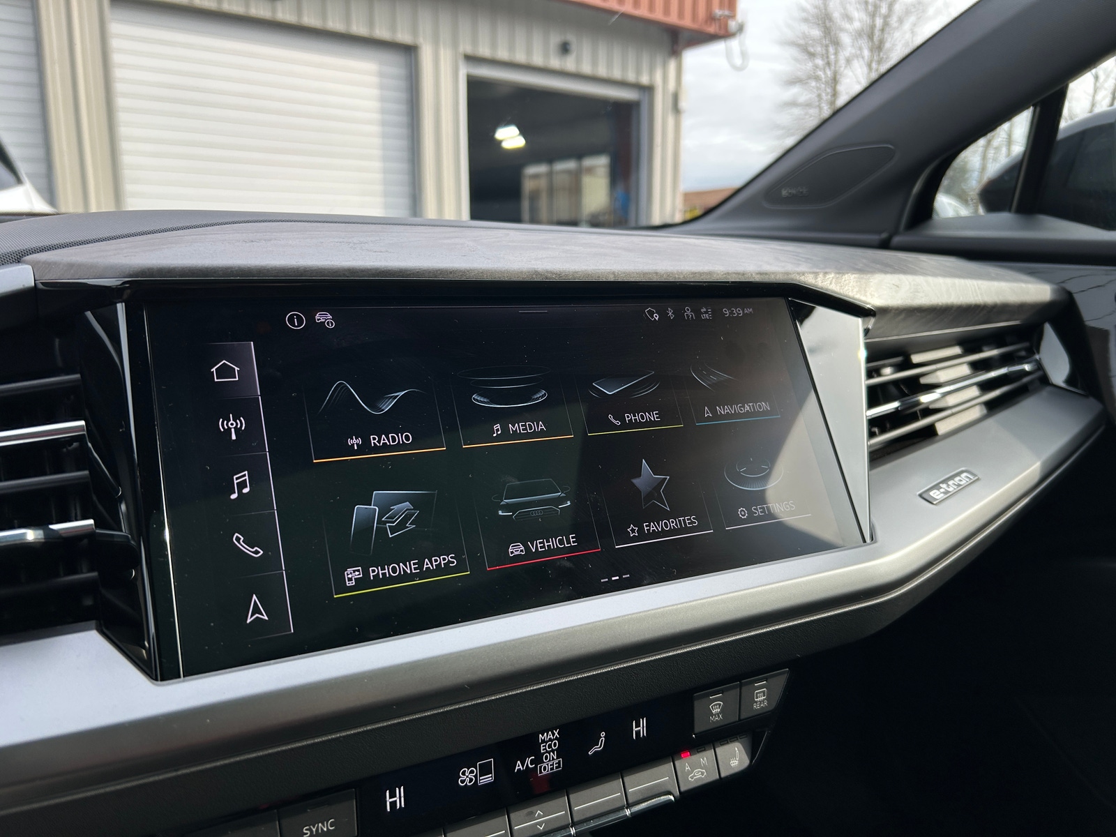 Thumbnail: 2023 Audi Q4 e-tron - 3