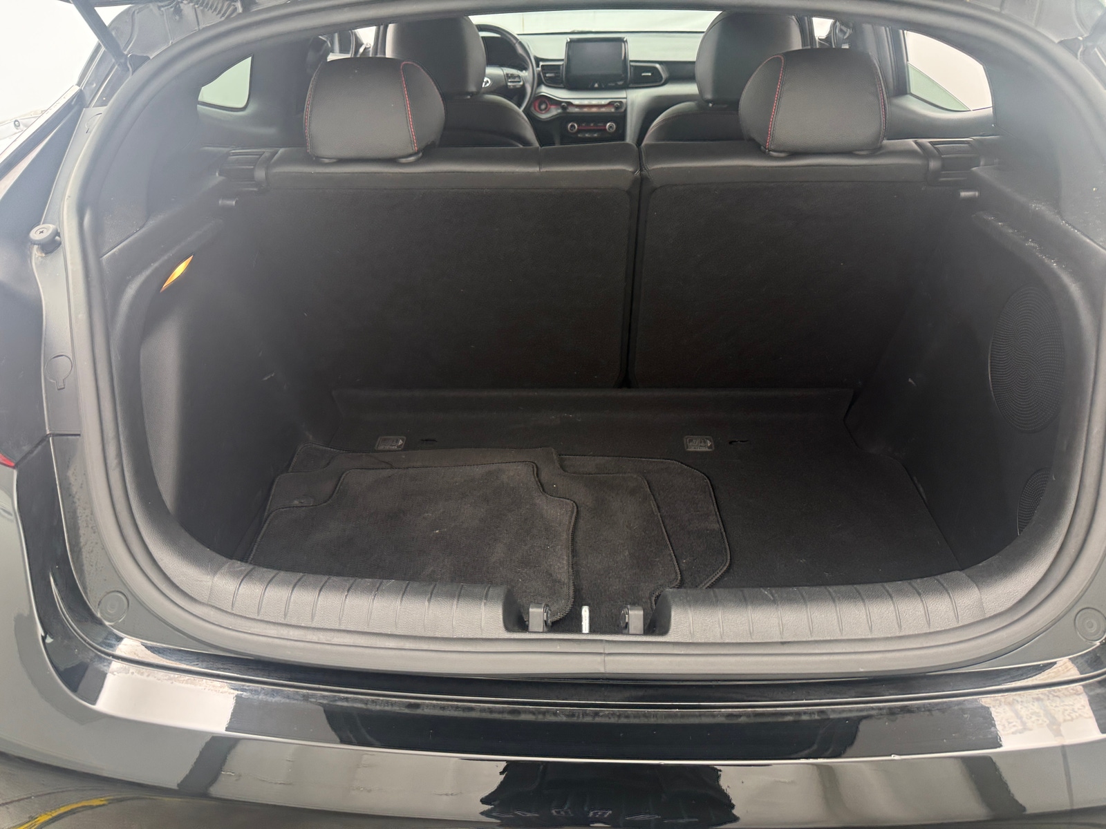 Thumbnail: 2019 Hyundai Veloster - 6