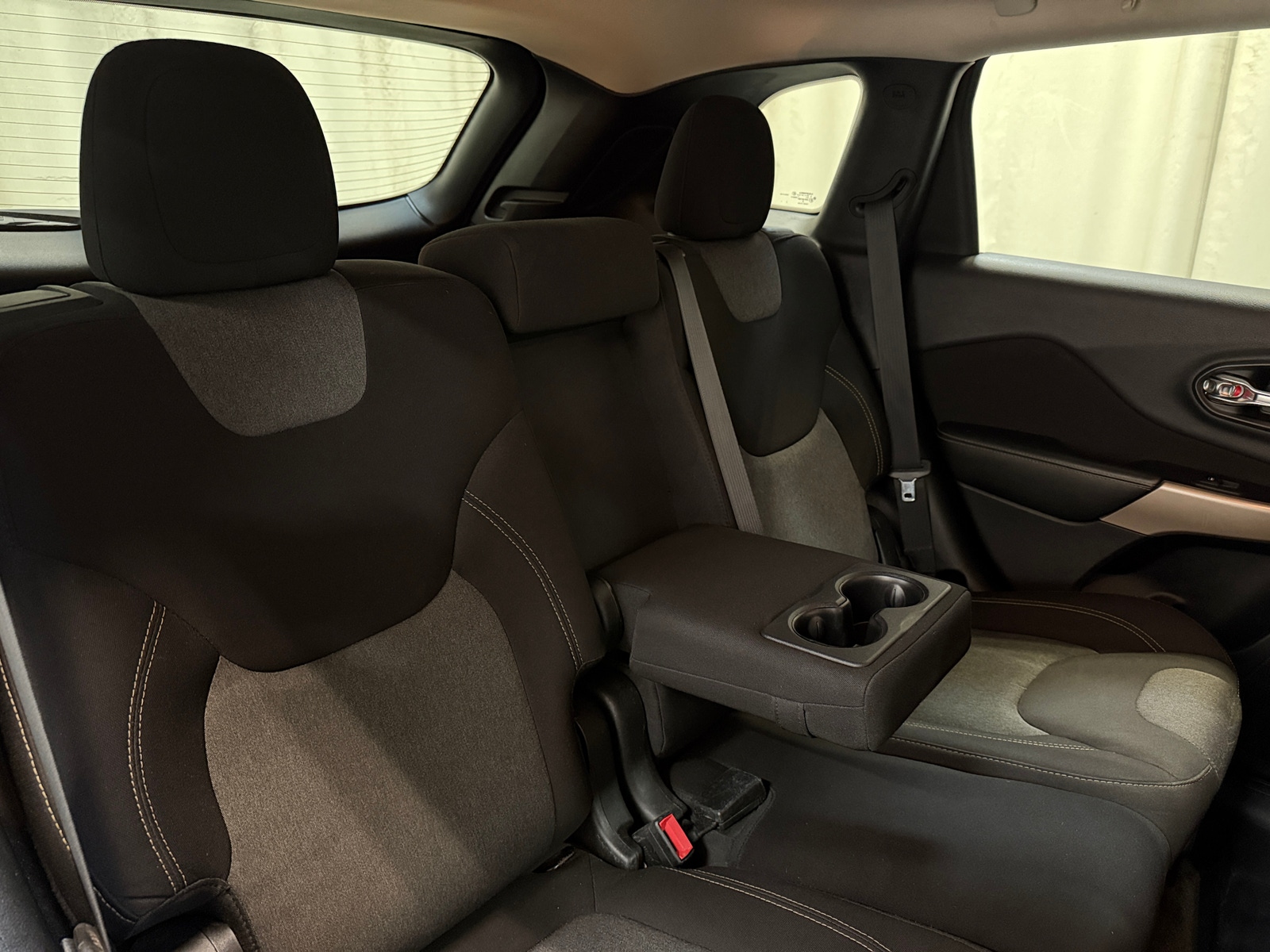 Thumbnail: 2018 Jeep Cherokee - 6