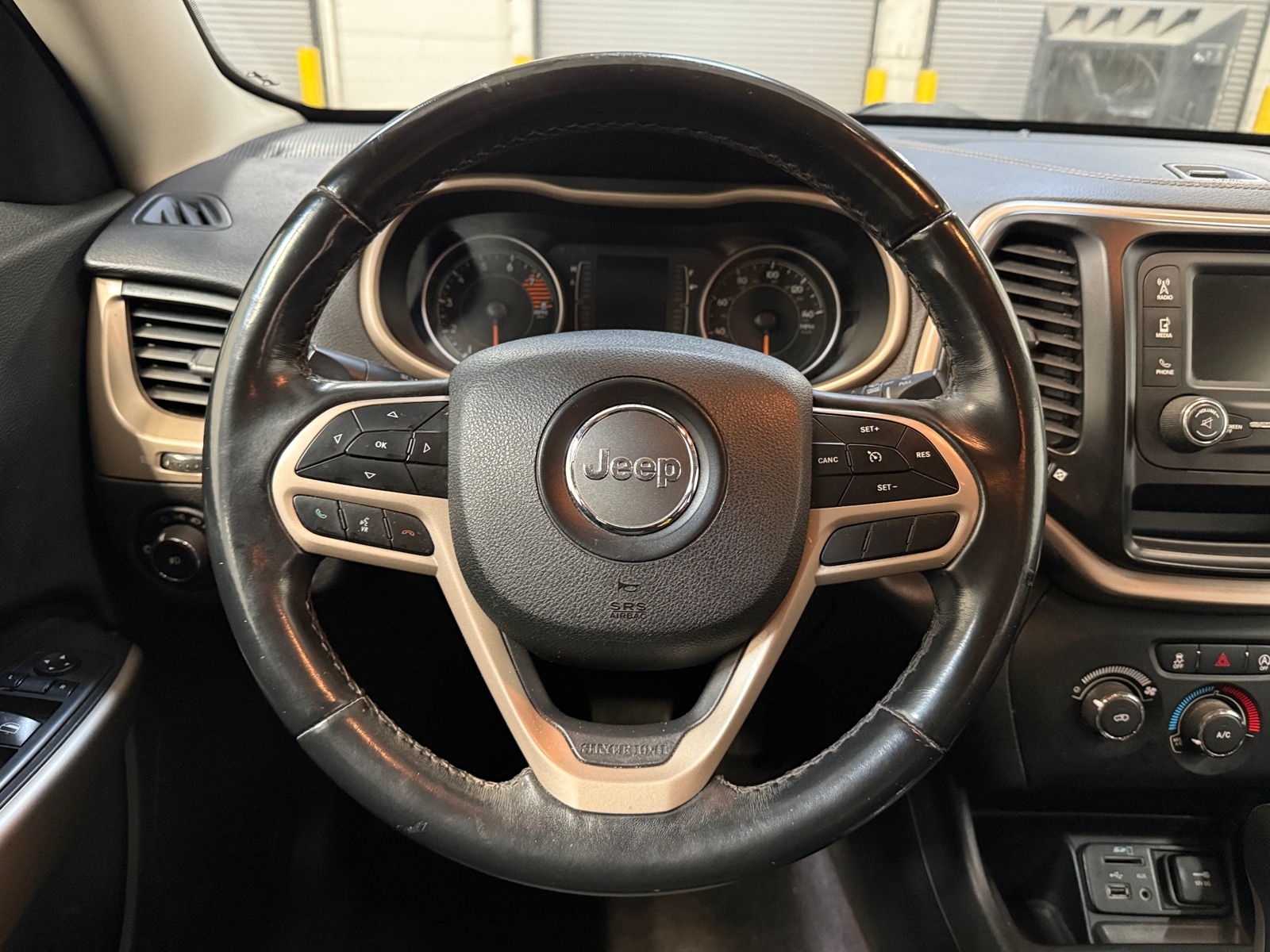 Thumbnail: 2018 Jeep Cherokee - 5