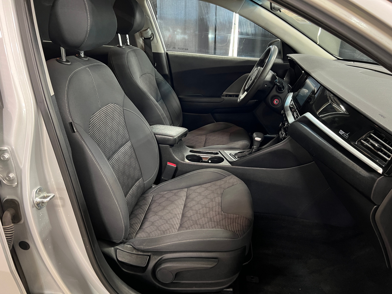 Thumbnail: 2020 Kia Niro - 2