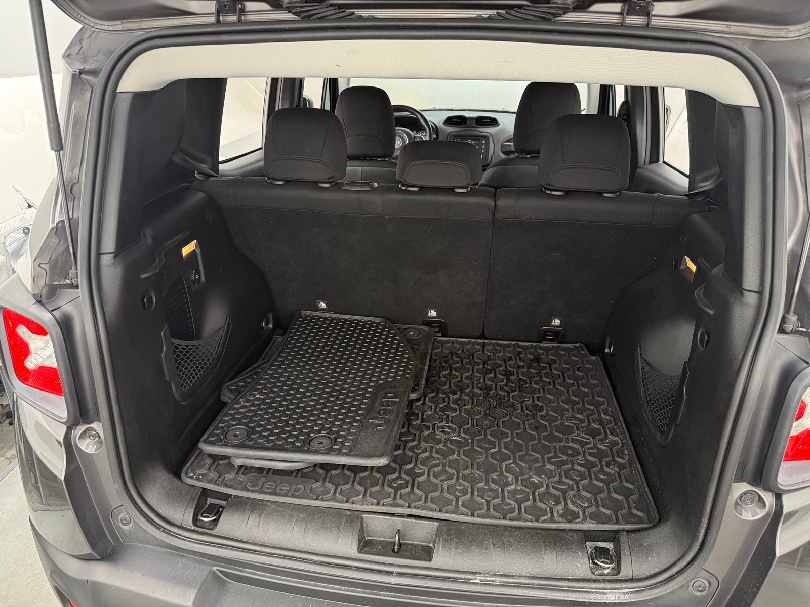 Thumbnail: 2016 Jeep Renegade - 7