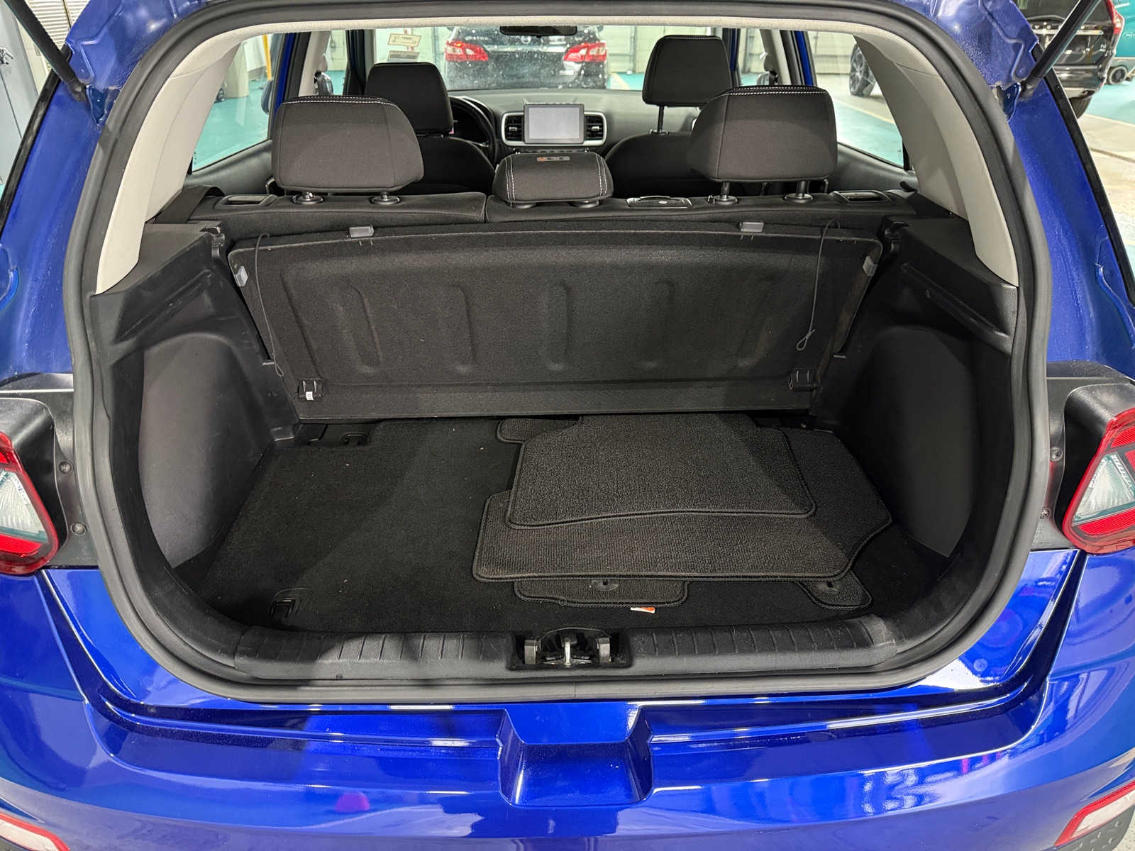 Thumbnail: 2023 Hyundai Venue - 7