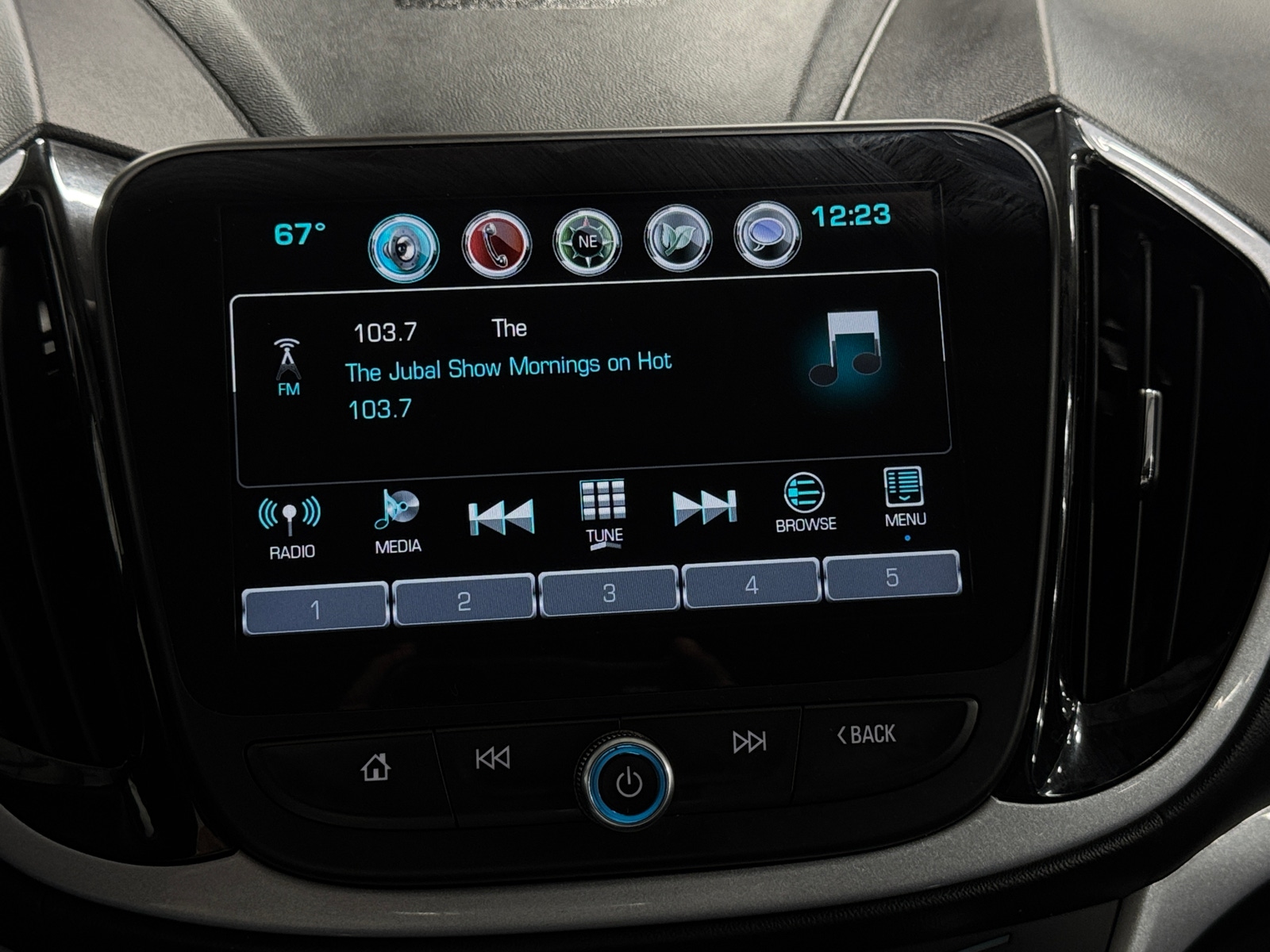 Thumbnail: 2018 Chevrolet Volt - 4