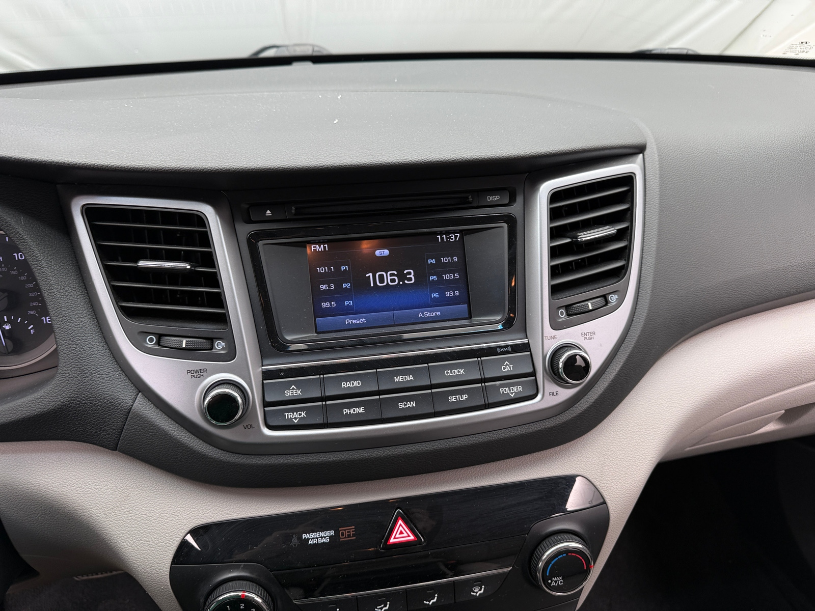 Thumbnail: 2017 Hyundai Tucson - 4