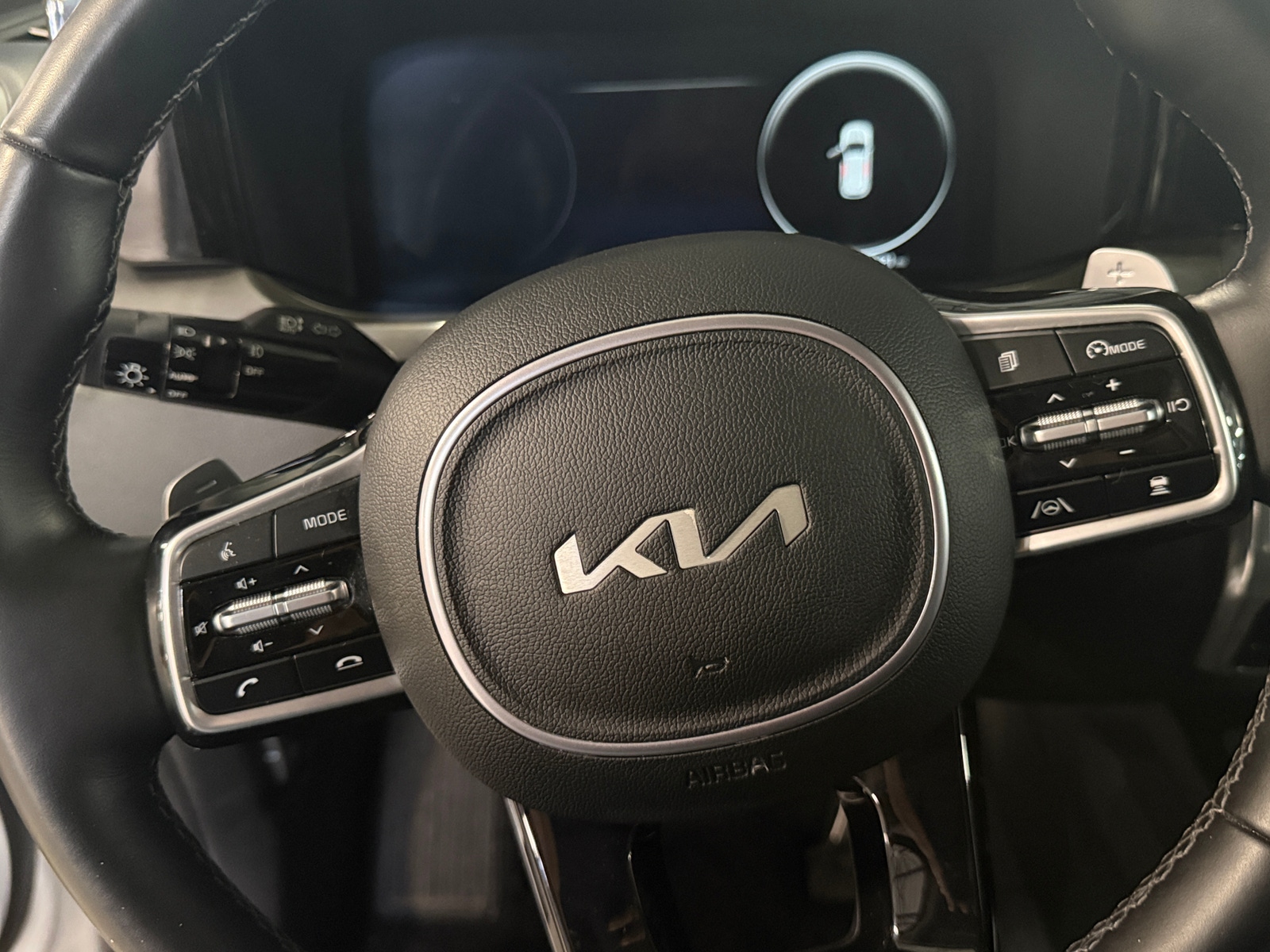 Thumbnail: 2023 Kia Sorento - 4