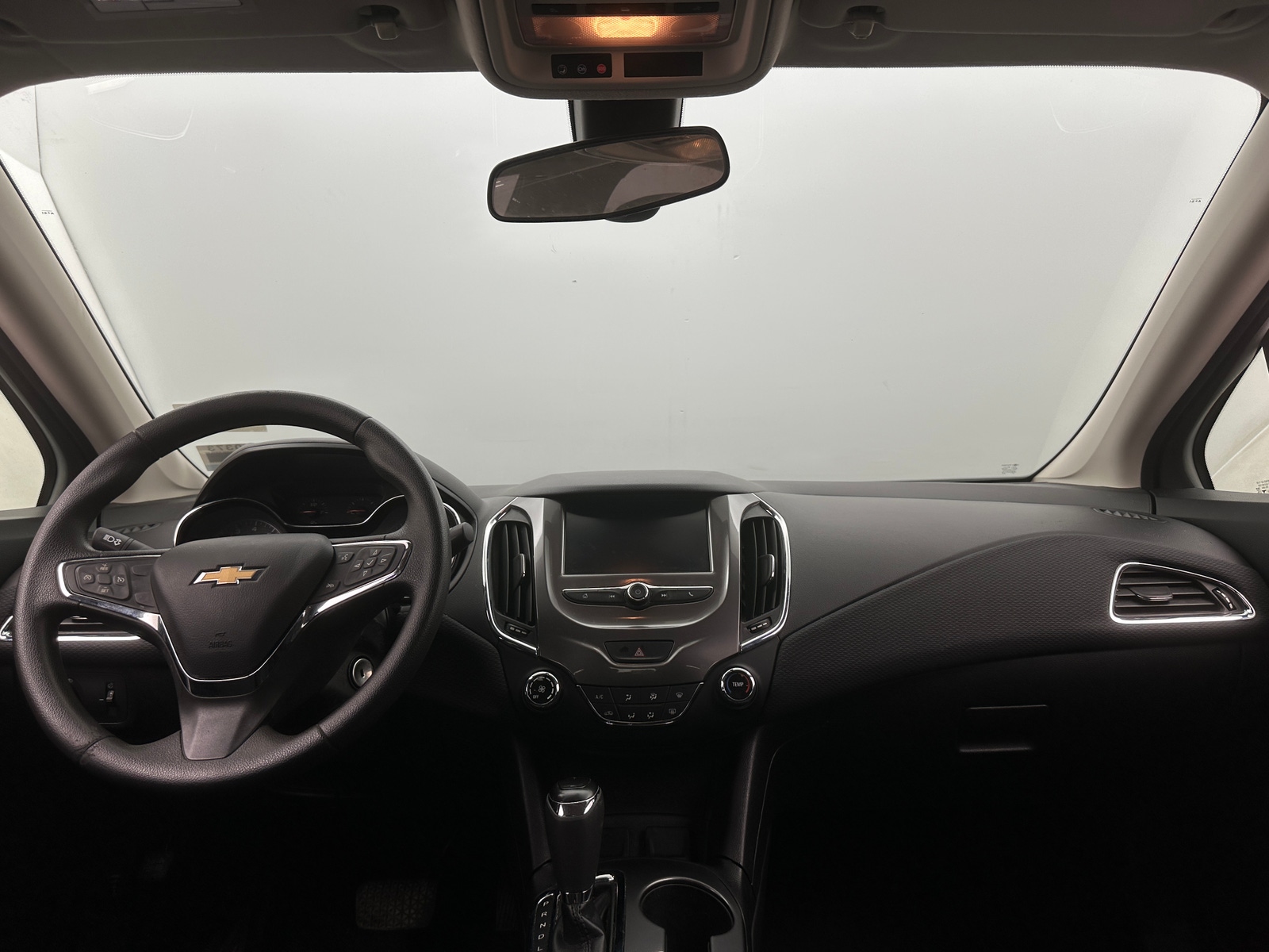 Thumbnail: 2018 Chevrolet Cruze - 3