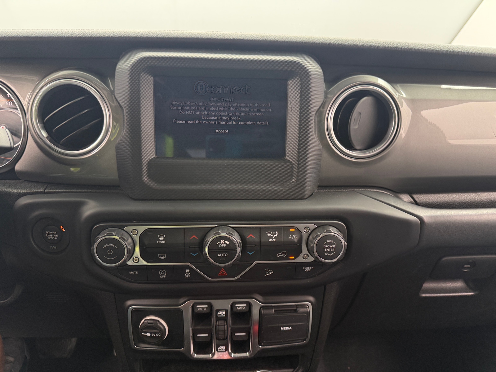 Thumbnail: 2019 Jeep Wrangler - 4