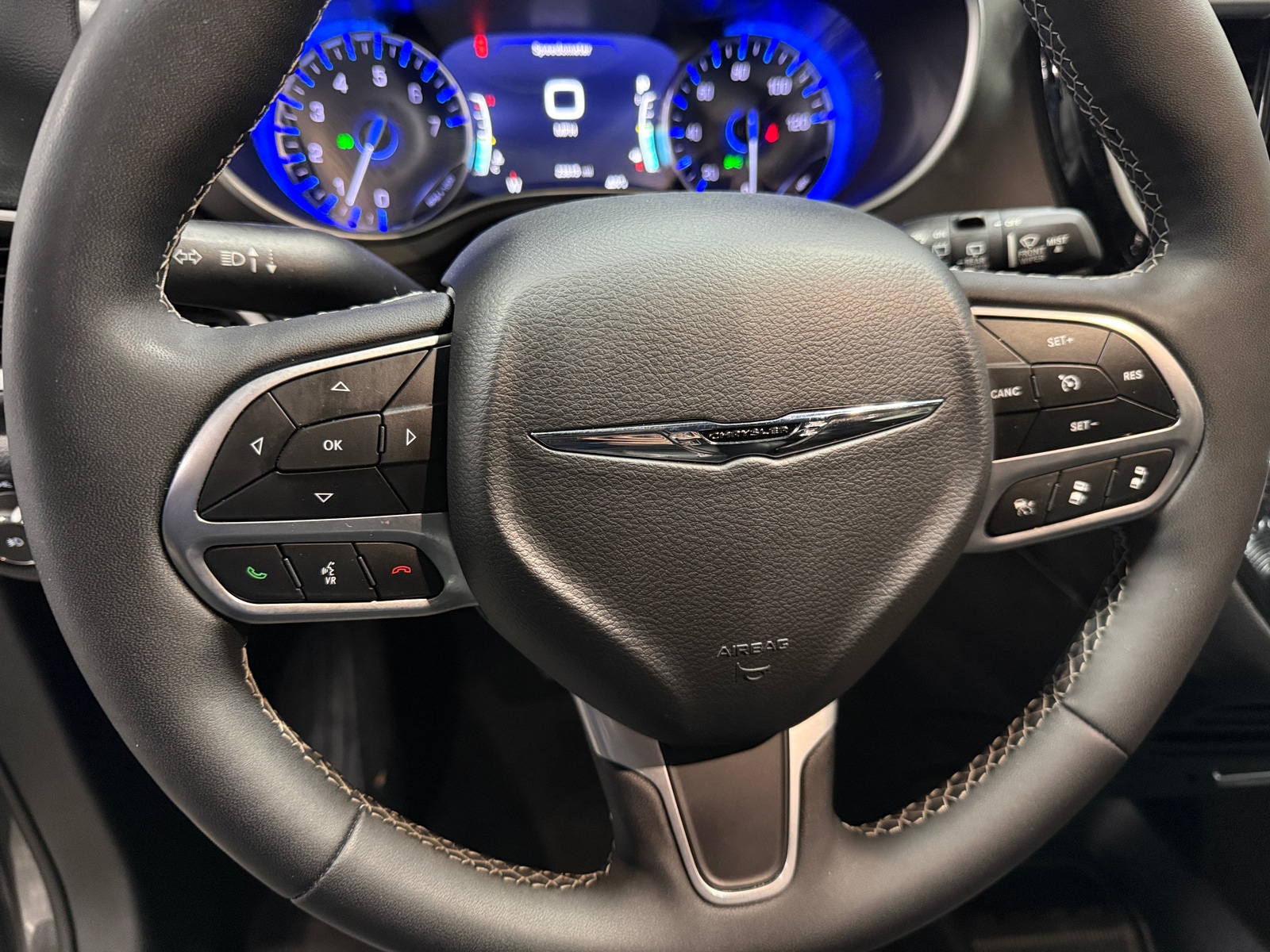 Thumbnail: 2025 Chrysler Pacifica - 5