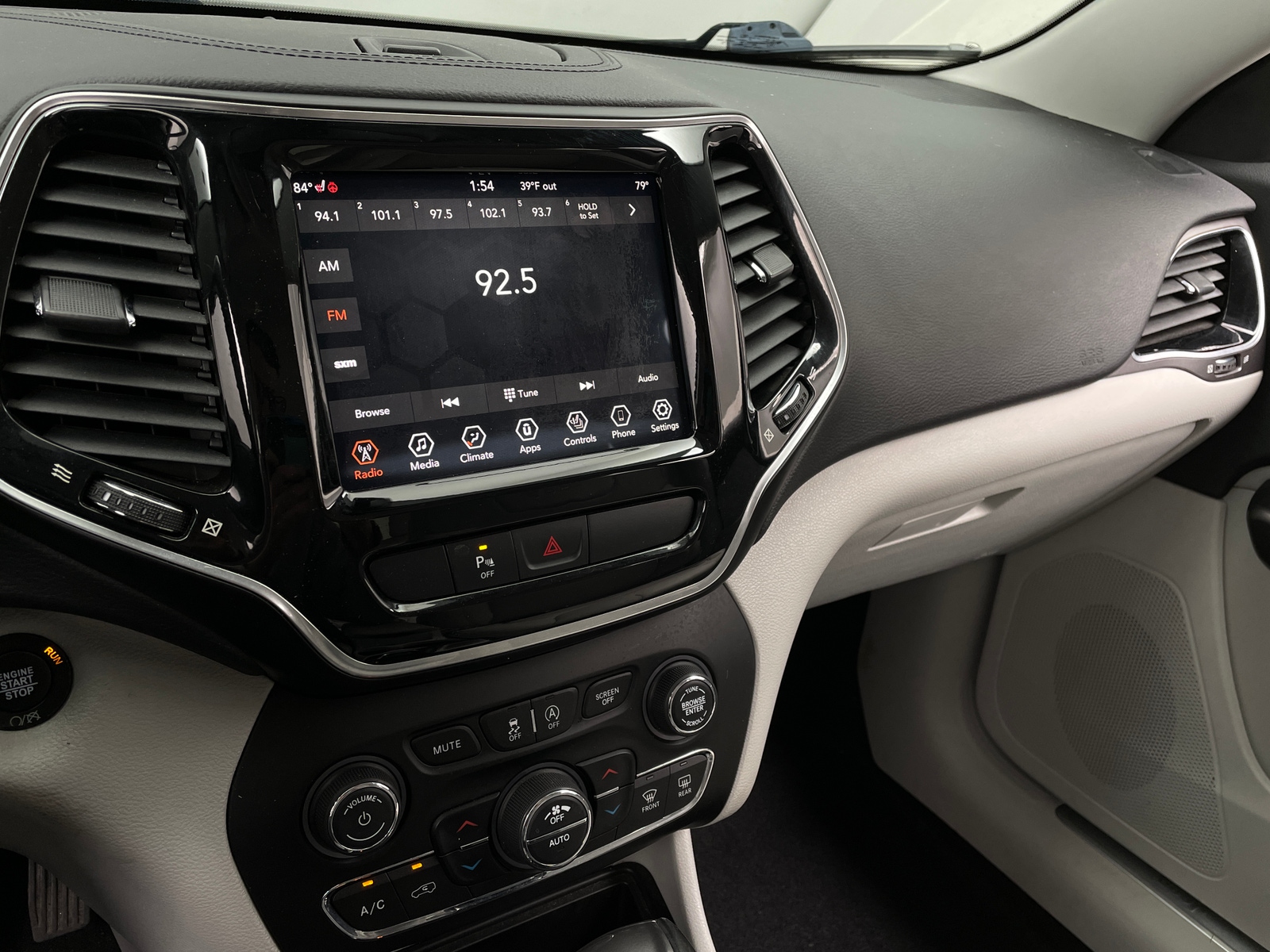 Thumbnail: 2019 Jeep Cherokee - 3