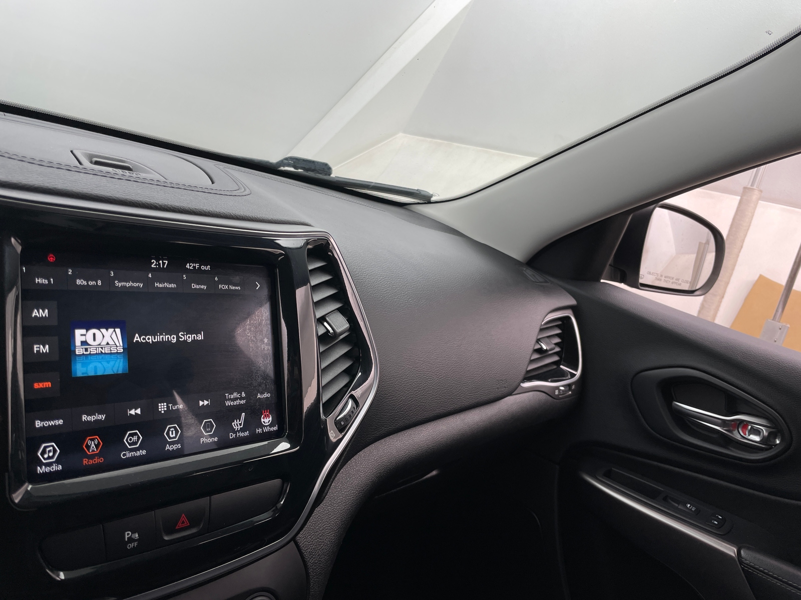 Thumbnail: 2019 Jeep Cherokee - 3