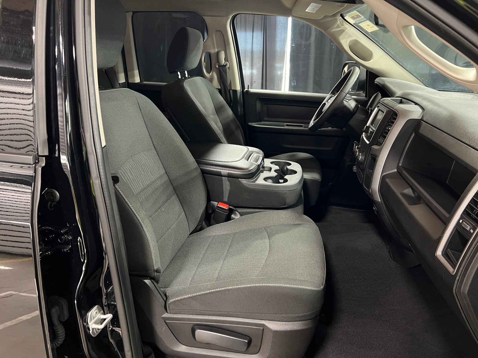 Thumbnail: 2022 RAM 1500 Classic - 2