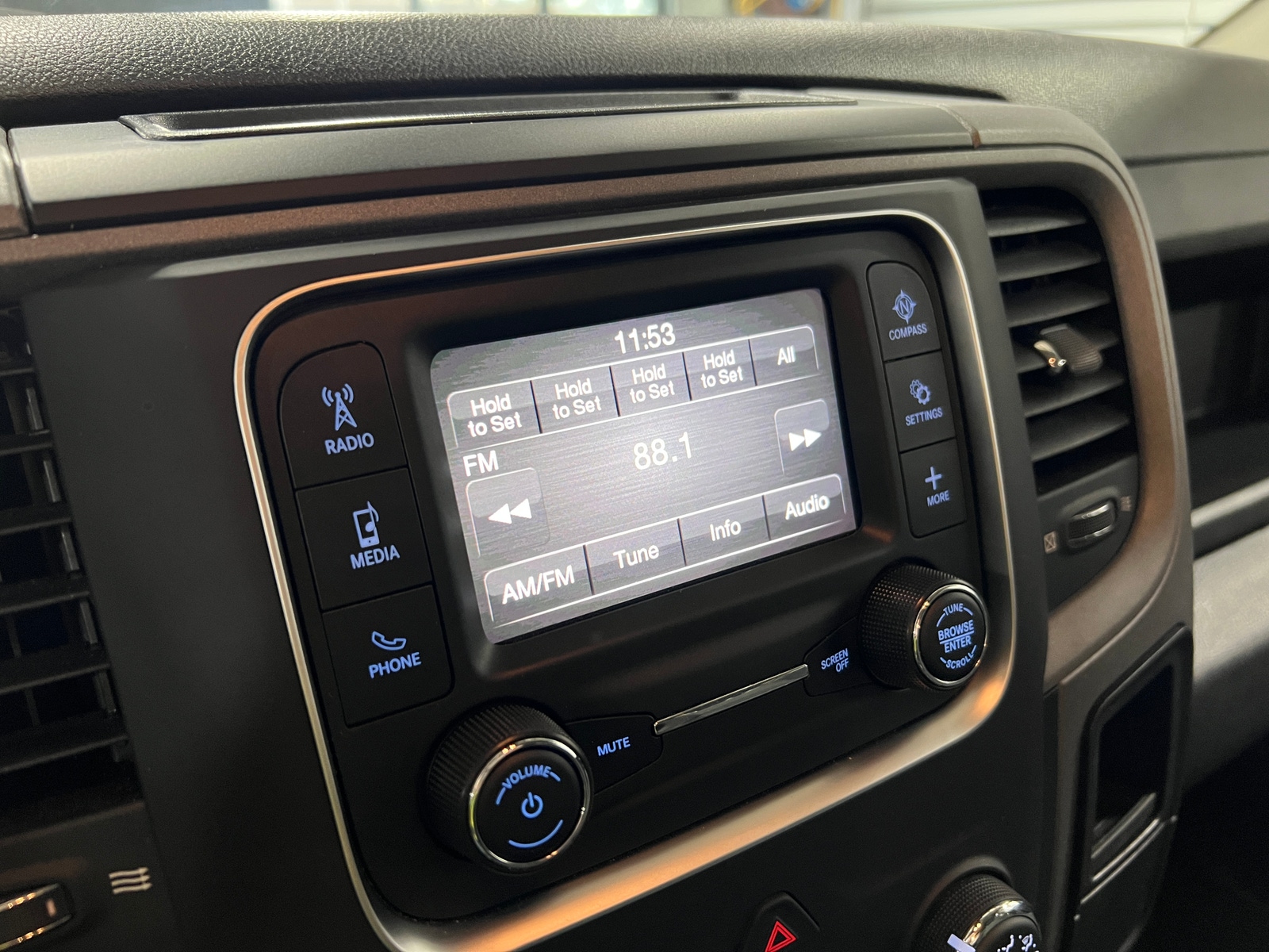 Thumbnail: 2022 RAM 1500 Classic - 4