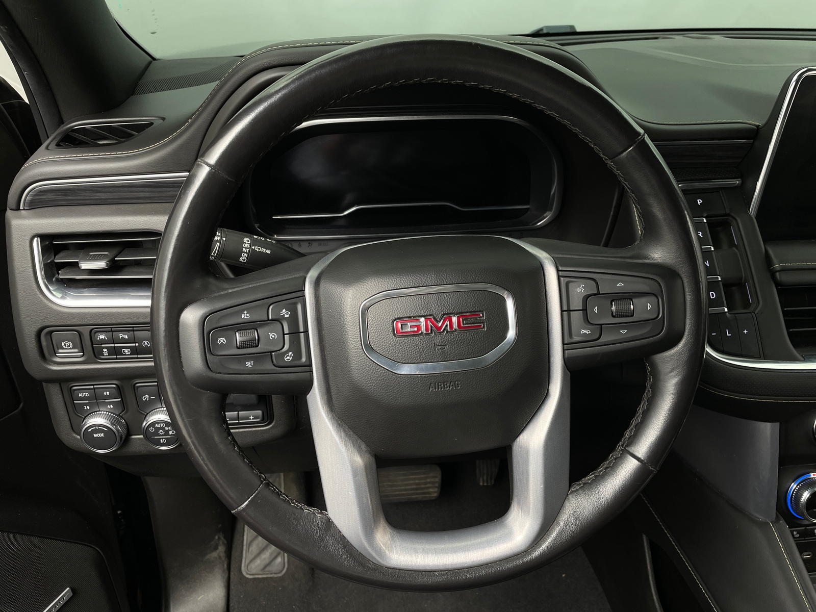 Thumbnail: 2022 GMC Yukon XL - 4