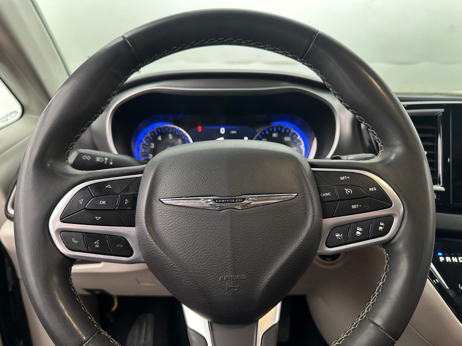 Thumbnail: 2022 Chrysler Pacifica - 4