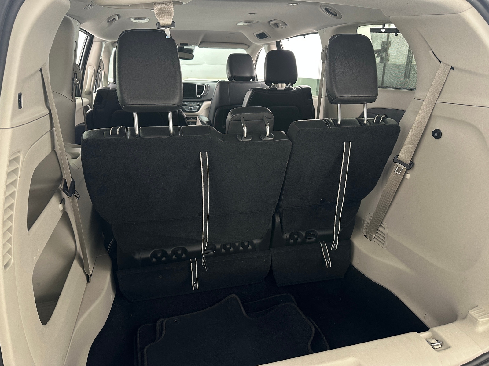 Thumbnail: 2022 Chrysler Pacifica - 6