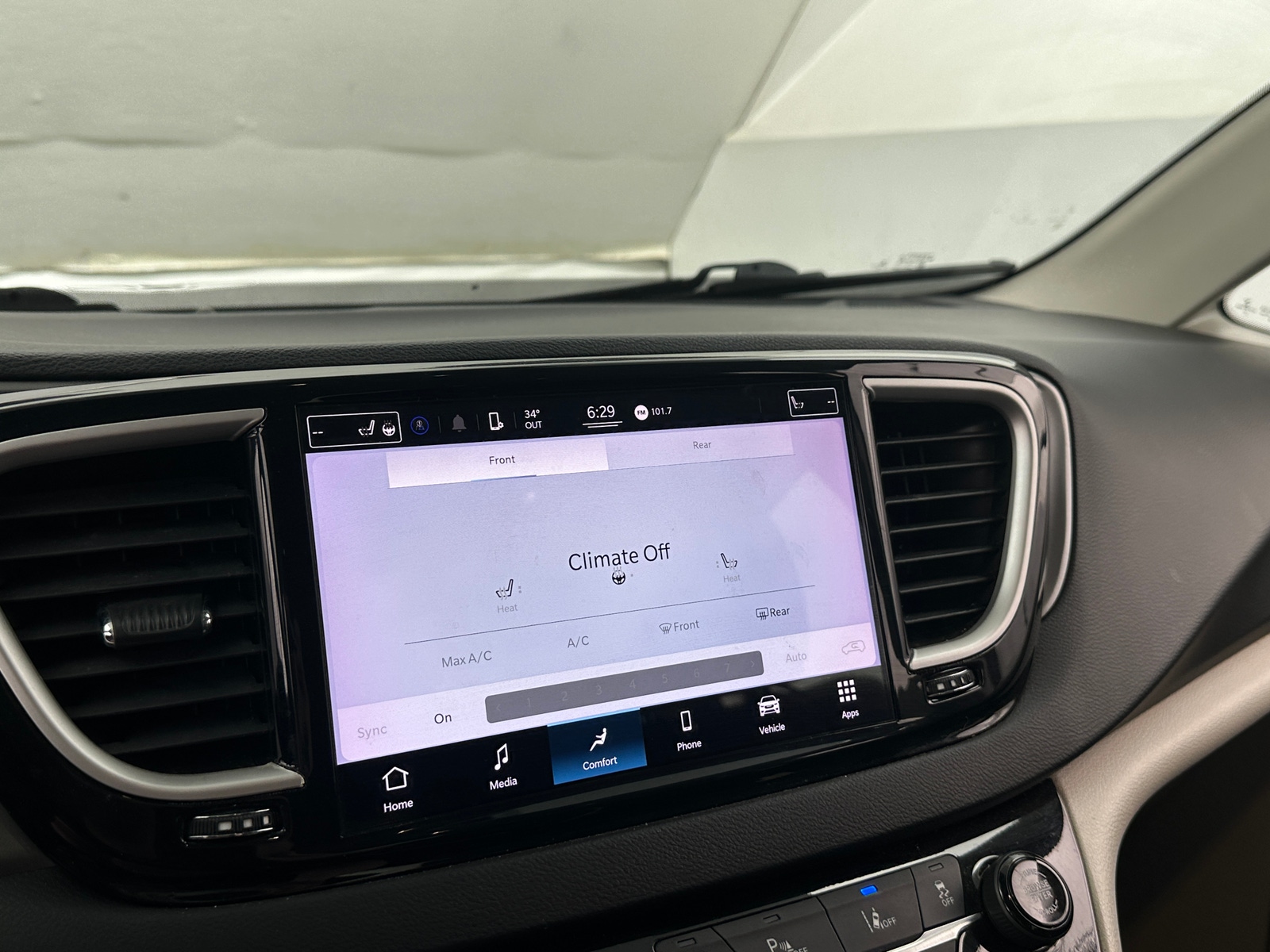 Thumbnail: 2022 Chrysler Pacifica - 3