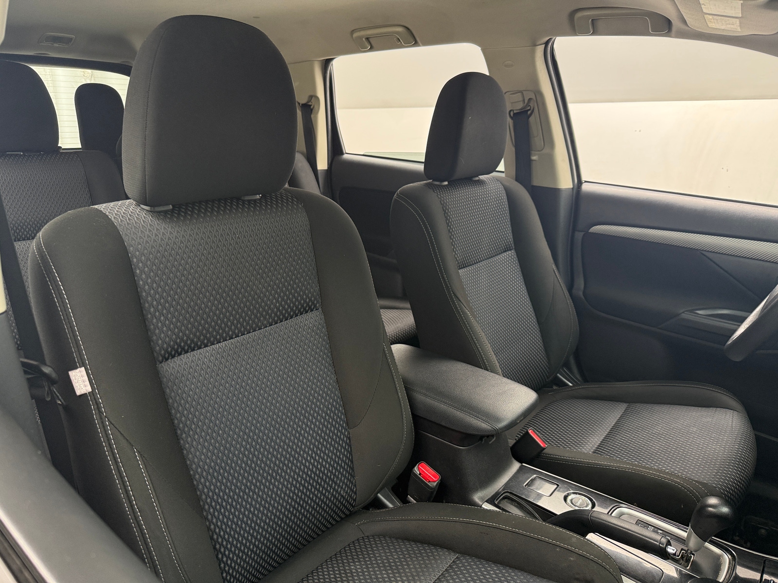 Thumbnail: 2018 Mitsubishi Outlander - 2
