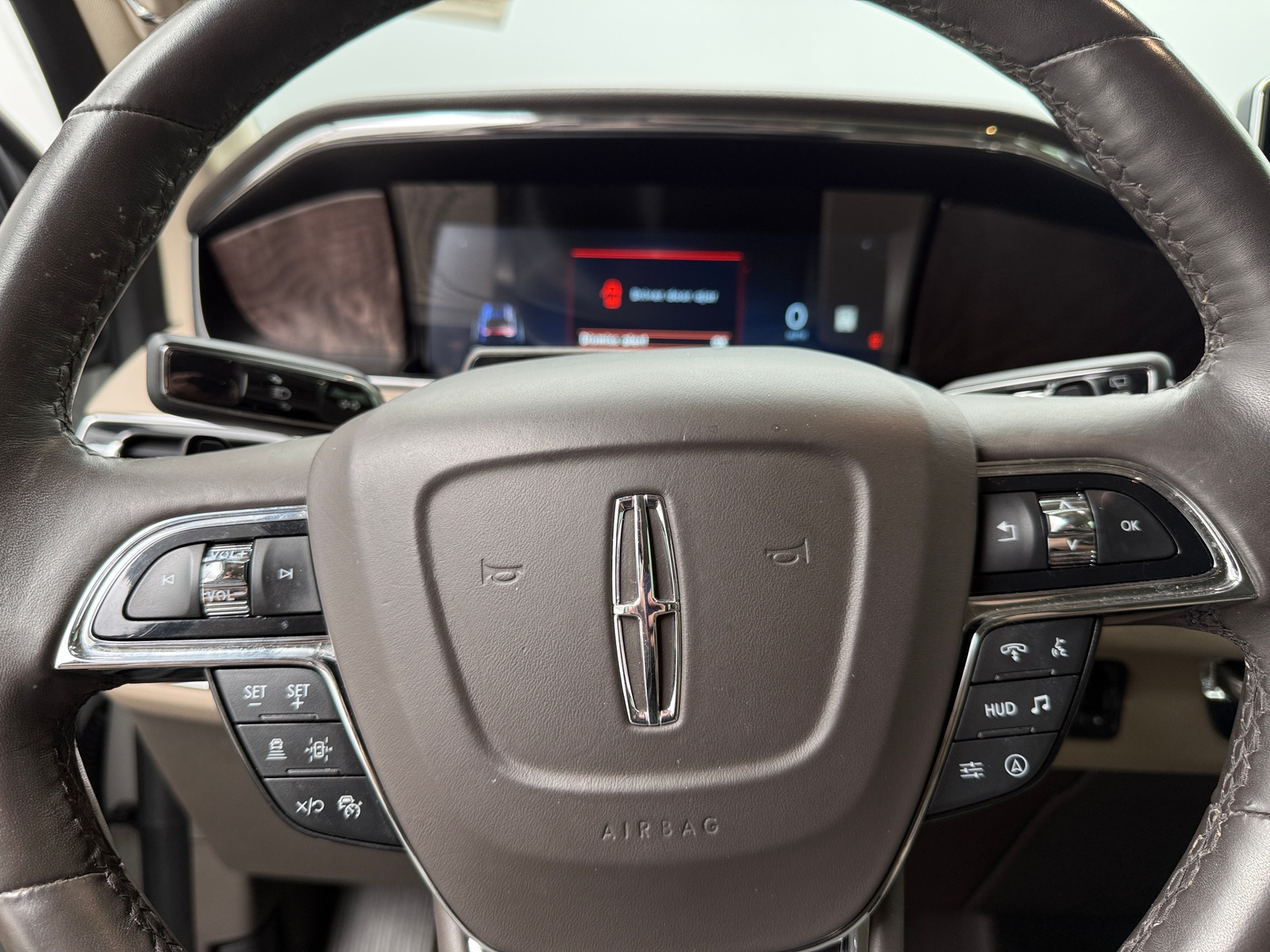 Thumbnail: 2024 Lincoln Navigator L - 4