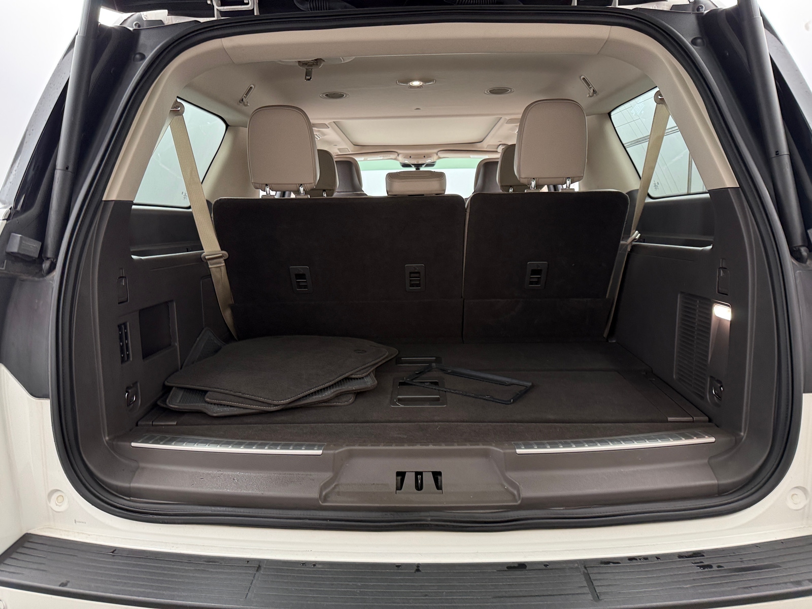 Thumbnail: 2024 Lincoln Navigator L - 6