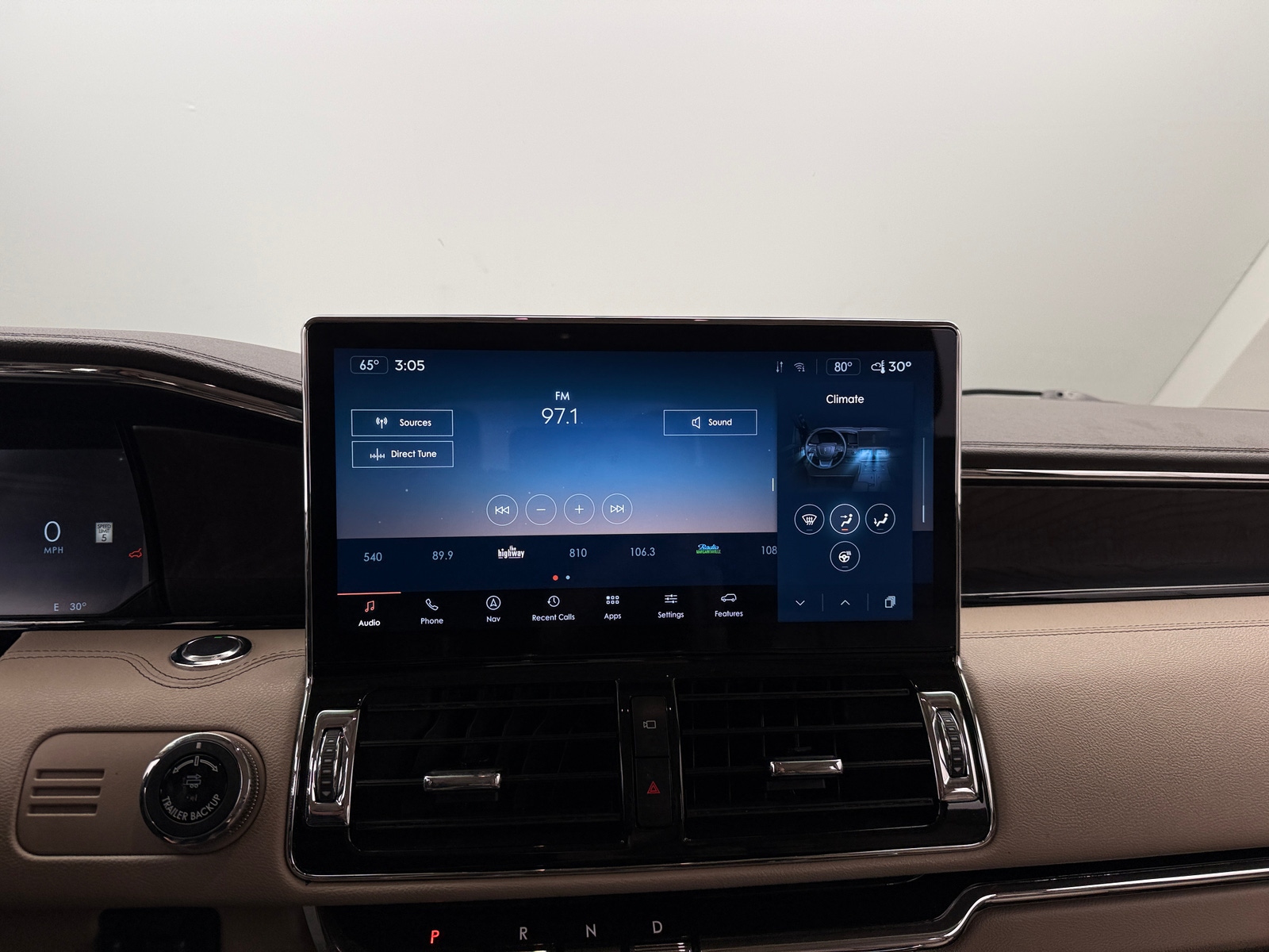 Thumbnail: 2024 Lincoln Navigator L - 3