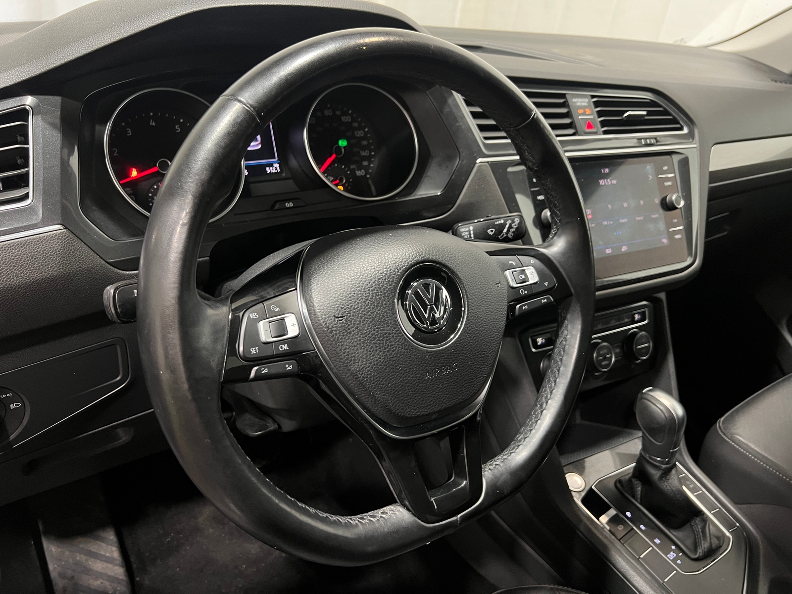 Thumbnail: 2018 Volkswagen Tiguan - 4