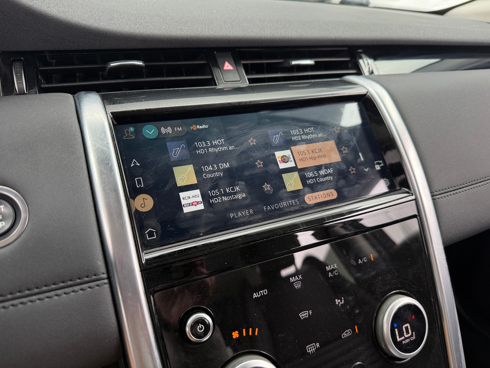 Thumbnail: 2023 Land Rover Discovery Sport - 3