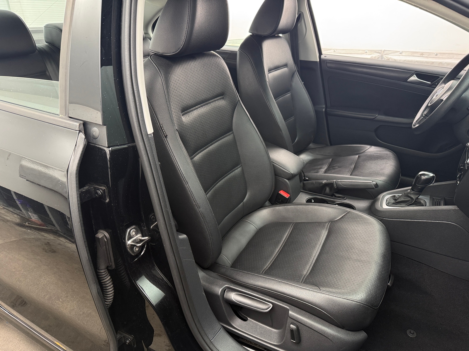 Thumbnail: 2014 Volkswagen Jetta - 2