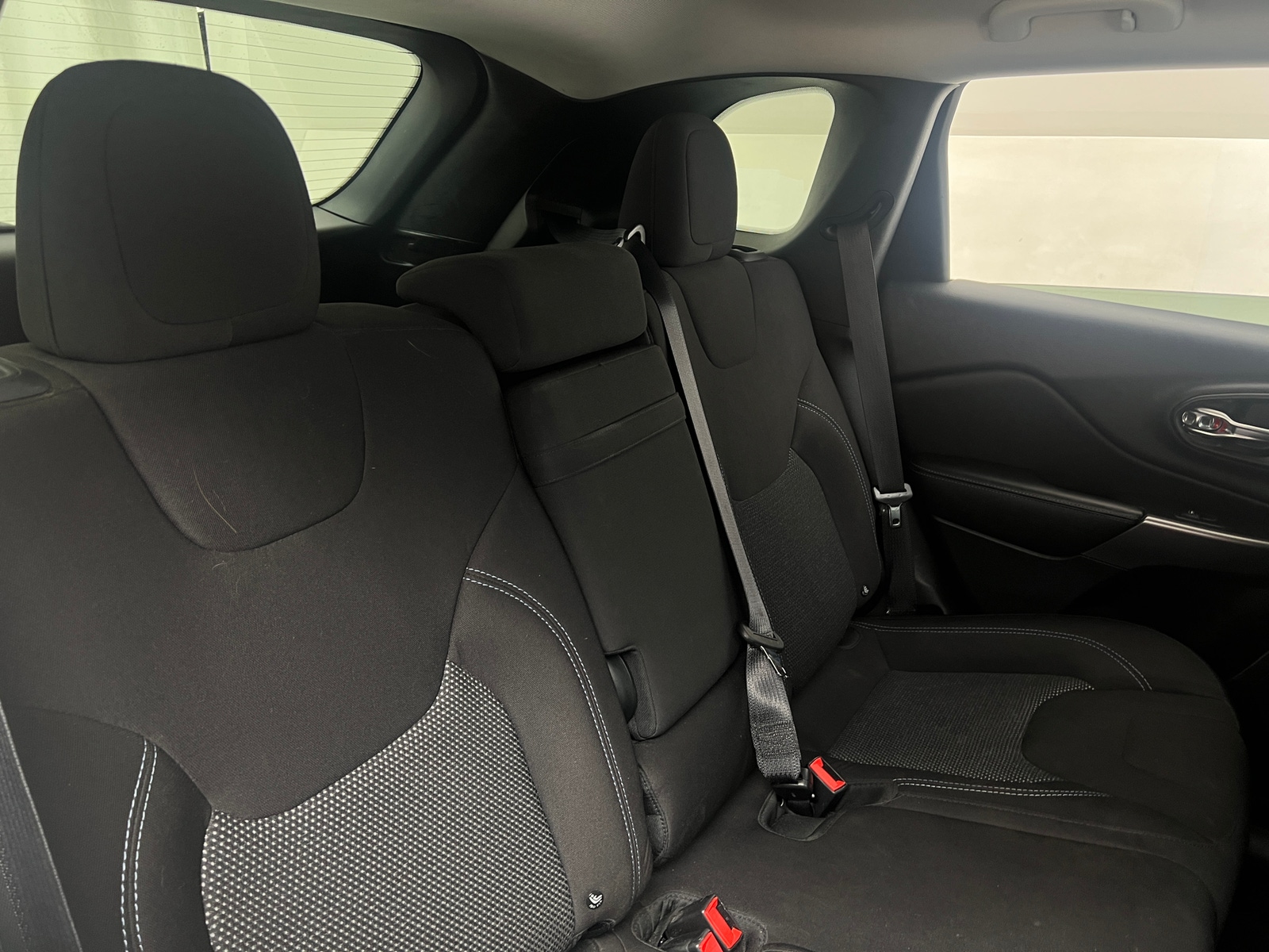 Thumbnail: 2019 Jeep Cherokee - 6