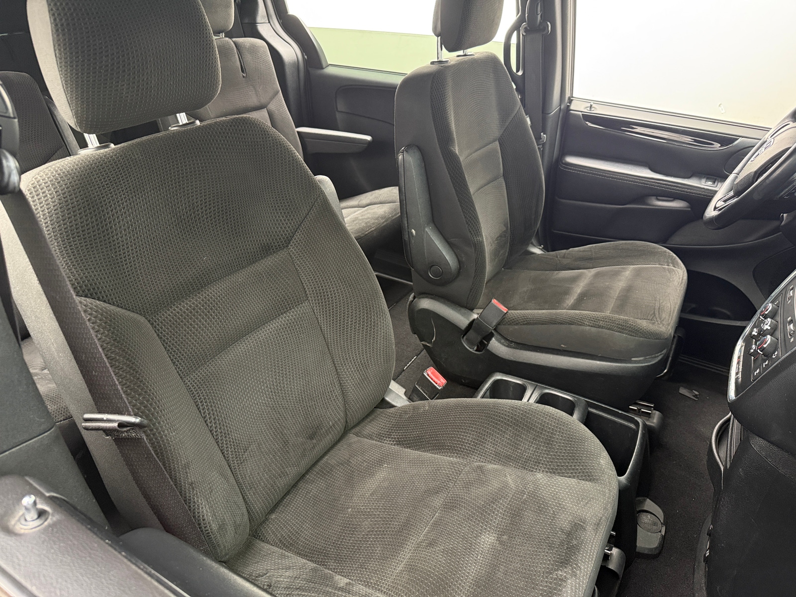 Thumbnail: 2017 Dodge Grand Caravan - 2