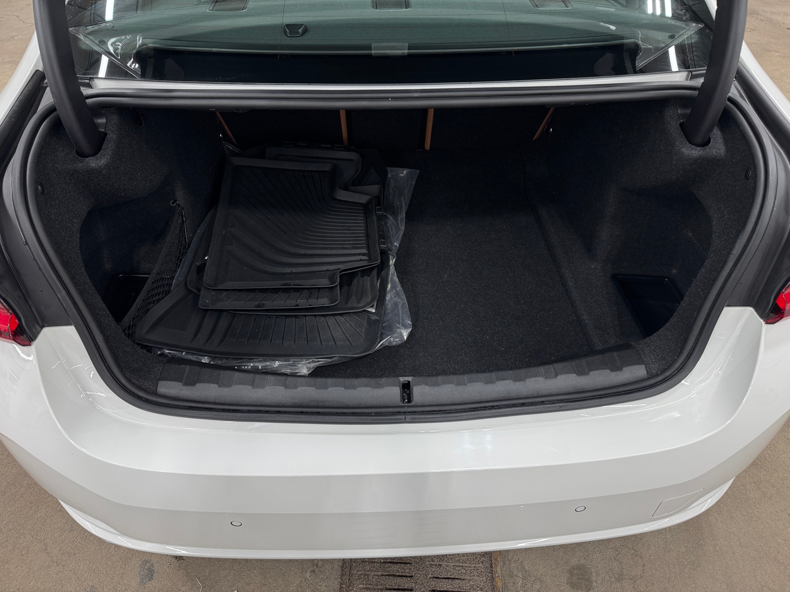 Thumbnail: 2023 BMW 3 Series - 6