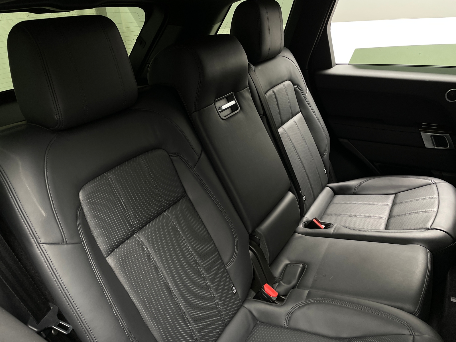 Thumbnail: 2022 Land Rover Range Rover Sport - 6