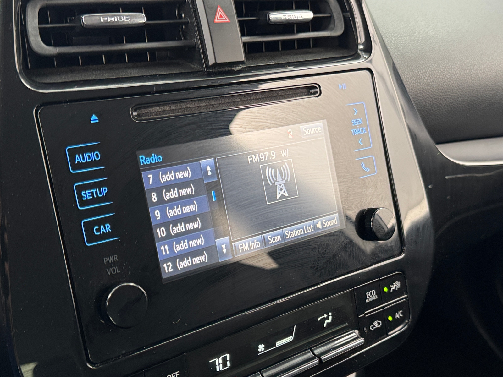 Thumbnail: 2019 Toyota Prius - 3